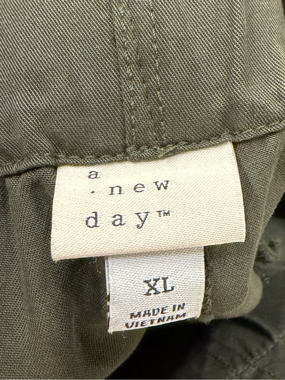 A New Day Dark Green Pull-On Pants Sz XL - Picture 2 of 4